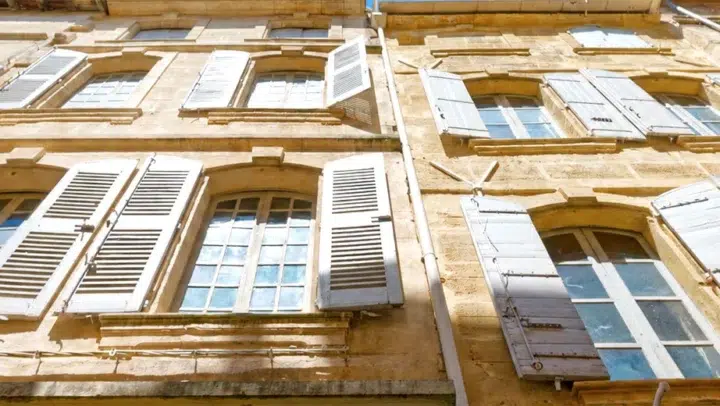 Lusenta, Arles