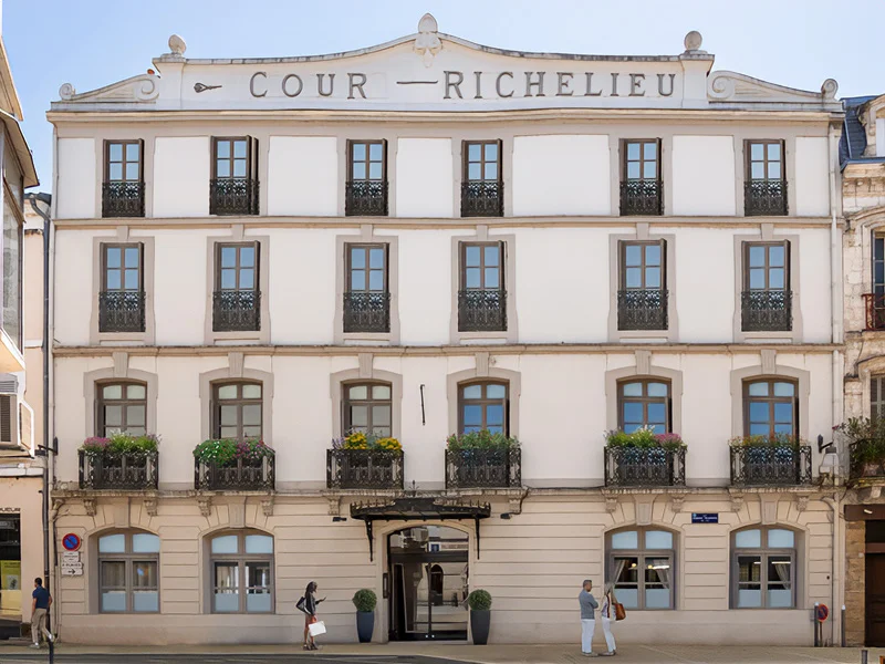 Cour Richelieu — photo 2